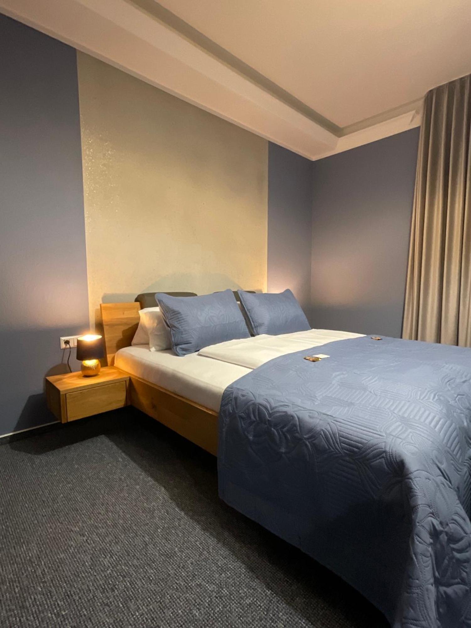 Hotel Residenz Luxury Apartments เมทซิงเงน ภายนอก รูปภาพ