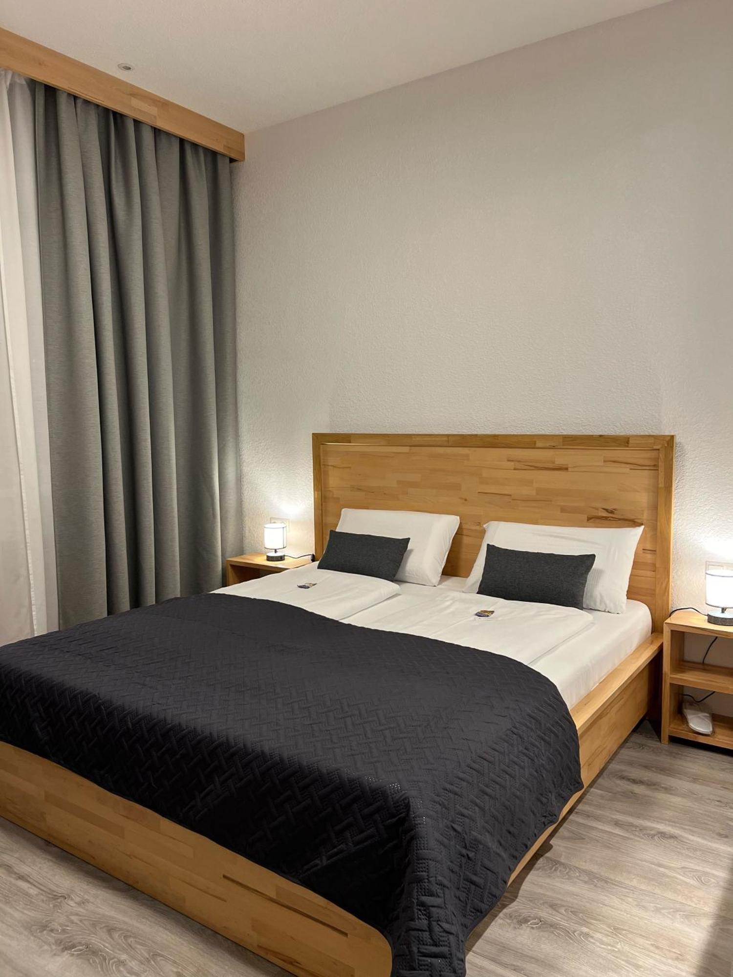 Hotel Residenz Luxury Apartments เมทซิงเงน ภายนอก รูปภาพ