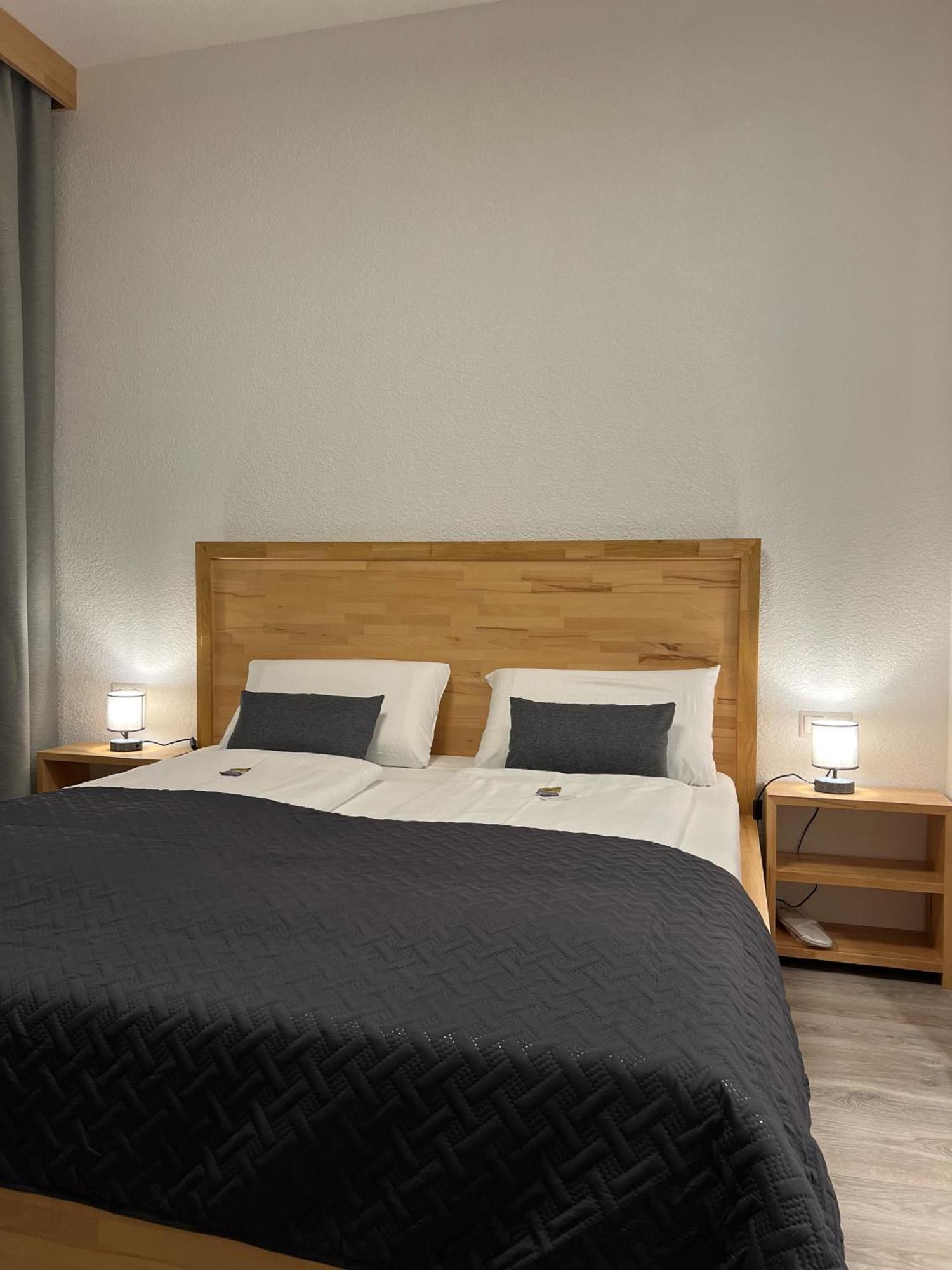 Hotel Residenz Luxury Apartments เมทซิงเงน ภายนอก รูปภาพ