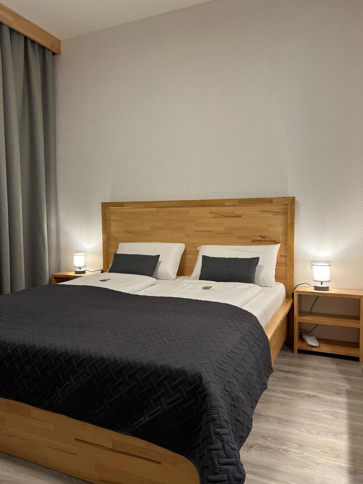 Hotel Residenz Luxury Apartments เมทซิงเงน ภายนอก รูปภาพ